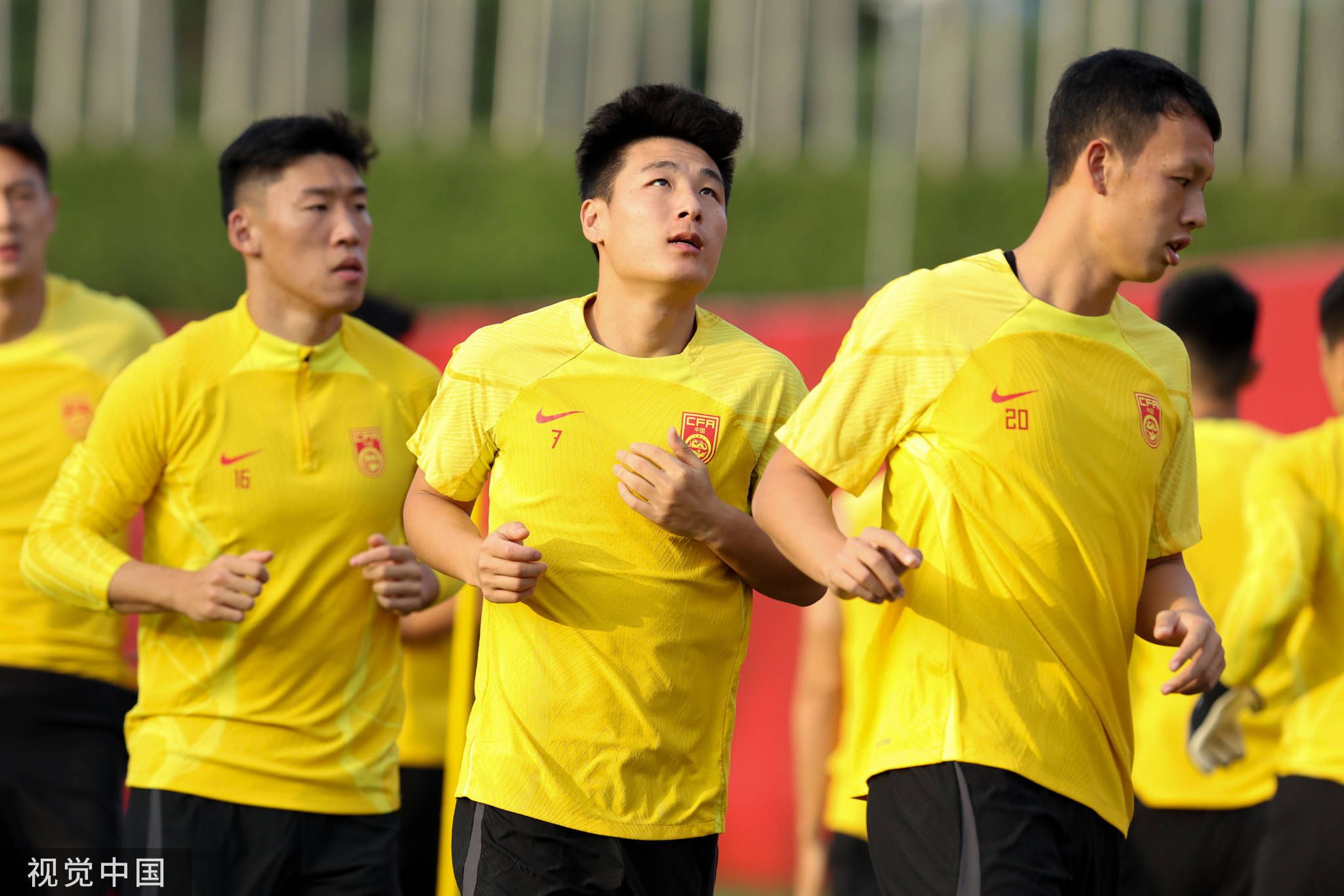 定档预告中，Alan与梦捷这一对恋人于一座城市中相爱相守，也于这座城市中渐渐迷失，从爱慕不已走向爱而不得，曾经的美好演变成争执不休与猜疑丛生，这份感情的质变令人唏嘘